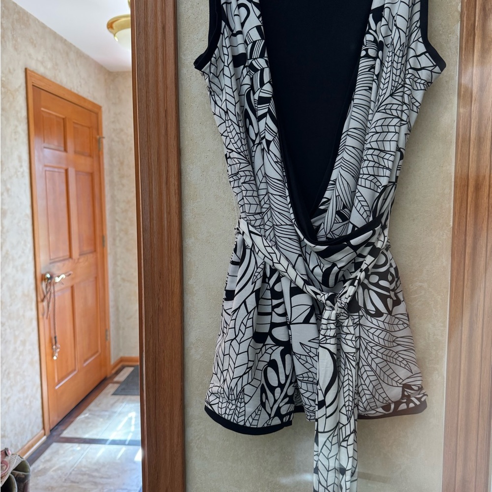 Serra Black and White Leaf Pattern Wrap Top